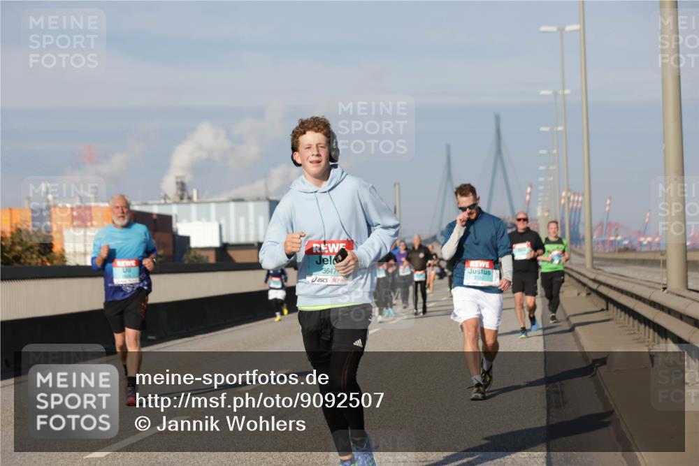 03.10.2025 - Köhlbrandbrückenlauf Jannik Wohlers http://msf.ph/oto/9092507 03.10.2025 10:00:02 Position 3 3647, 3180 meine-sportfotos.de