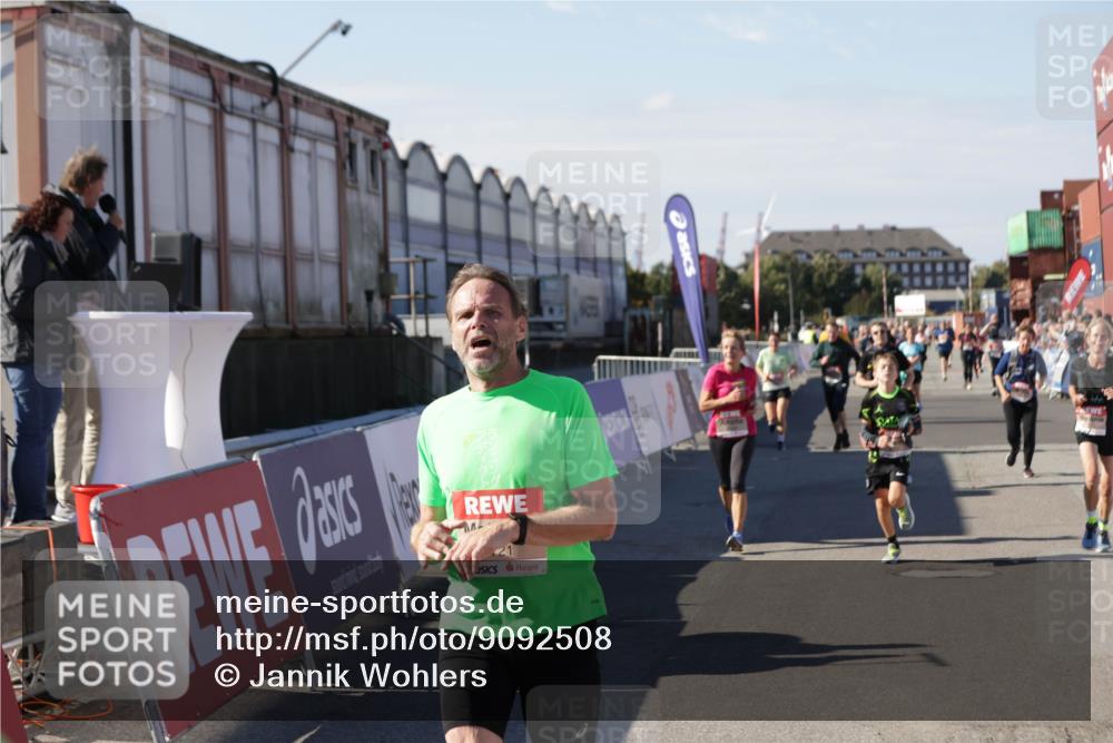 03.10.2025 - Köhlbrandbrückenlauf Jannik Wohlers http://msf.ph/oto/9092508 03.10.2025 13:20:01 Ziel 4433, 4721, 5037, 5175, 5328, 5656, 5657, 5658, 5841, 6068, 6414, 6567, 6568, 6649, 6663 meine-sportfotos.de