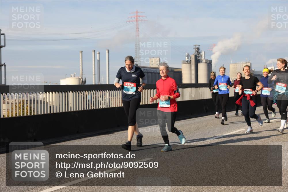 03.10.2025 - Köhlbrandbrückenlauf Lena Gebhardt http://msf.ph/oto/9092509 03.10.2025 10:08:22 Position 2 3604, 3739 meine-sportfotos.de