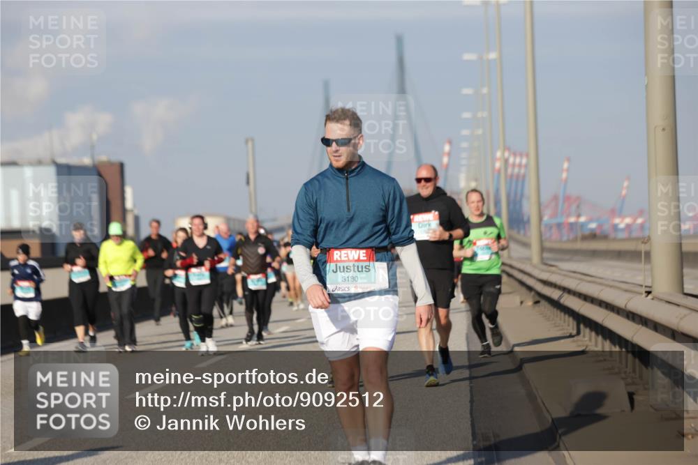 03.10.2025 - Köhlbrandbrückenlauf Jannik Wohlers http://msf.ph/oto/9092512 03.10.2025 10:00:04 Position 3 3180 meine-sportfotos.de