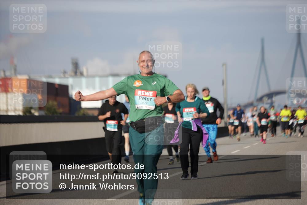 03.10.2025 - Köhlbrandbrückenlauf Jannik Wohlers http://msf.ph/oto/9092513 03.10.2025 10:11:45 Position 3 2272 meine-sportfotos.de