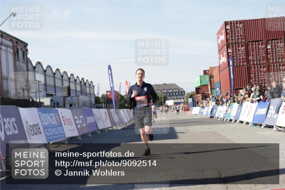 03.10.2025 - Köhlbrandbrückenlauf Jannik Wohlers http://msf.ph/oto/9092514 03.10.2025 12:54:17 Ziel 4598 meine-sportfotos.de
