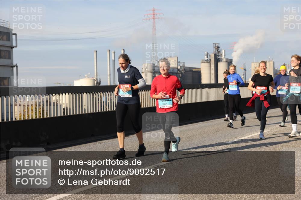03.10.2025 - Köhlbrandbrückenlauf Lena Gebhardt http://msf.ph/oto/9092517 03.10.2025 10:08:23 Position 2 3604, 3739 meine-sportfotos.de