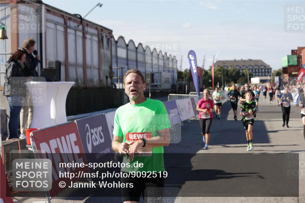 03.10.2025 - Köhlbrandbrückenlauf Jannik Wohlers http://msf.ph/oto/9092519 03.10.2025 13:20:01 Ziel 4433, 4721, 5037, 5175, 5328, 5656, 5657, 5658, 5841, 6068, 6414, 6567, 6568, 6649, 6663 meine-sportfotos.de