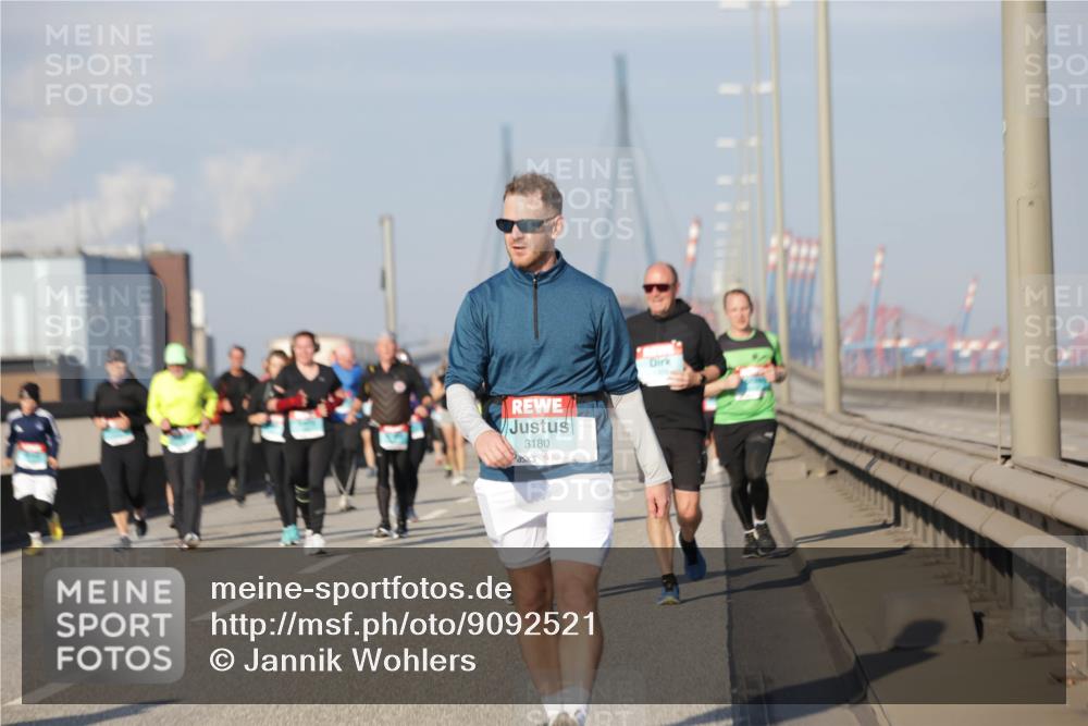 03.10.2025 - Köhlbrandbrückenlauf Jannik Wohlers http://msf.ph/oto/9092521 03.10.2025 10:00:04 Position 3 3180 meine-sportfotos.de