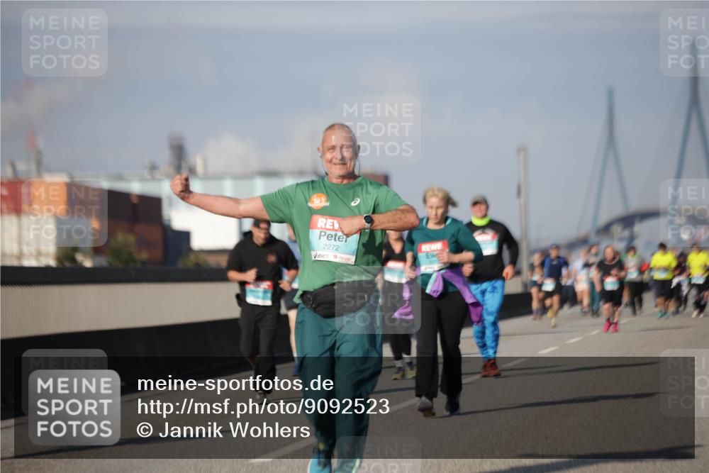 03.10.2025 - Köhlbrandbrückenlauf Jannik Wohlers http://msf.ph/oto/9092523 03.10.2025 10:11:45 Position 3 2272 meine-sportfotos.de