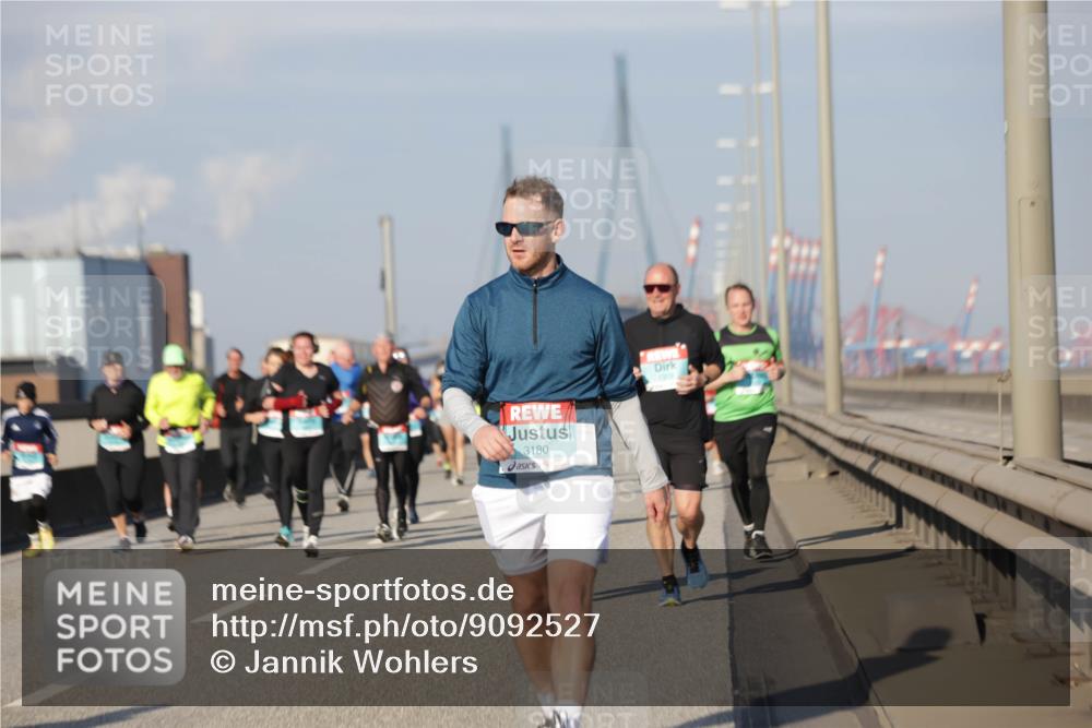 03.10.2025 - Köhlbrandbrückenlauf Jannik Wohlers http://msf.ph/oto/9092527 03.10.2025 10:00:04 Position 3 3180, 1309 meine-sportfotos.de