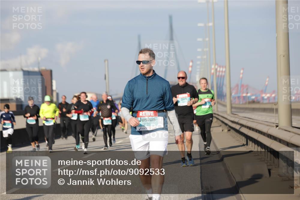 03.10.2025 - Köhlbrandbrückenlauf Jannik Wohlers http://msf.ph/oto/9092533 03.10.2025 10:00:04 Position 3 3180 meine-sportfotos.de