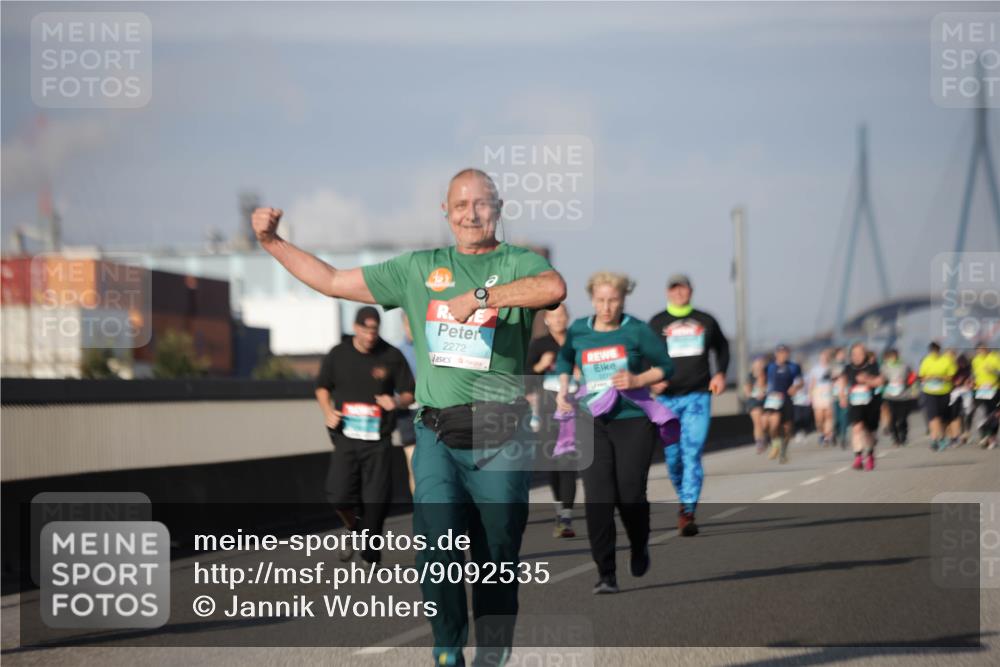 03.10.2025 - Köhlbrandbrückenlauf Jannik Wohlers http://msf.ph/oto/9092535 03.10.2025 10:11:45 Position 3 2272 meine-sportfotos.de