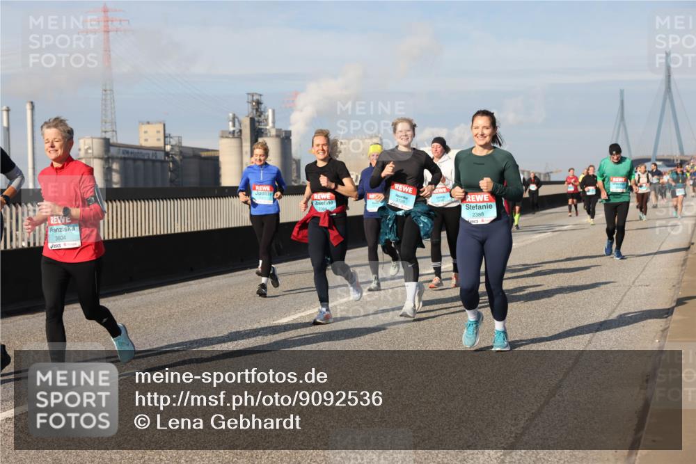 03.10.2025 - Köhlbrandbrückenlauf Lena Gebhardt http://msf.ph/oto/9092536 03.10.2025 10:08:23 Position 2 3604, 3739, 2388 meine-sportfotos.de