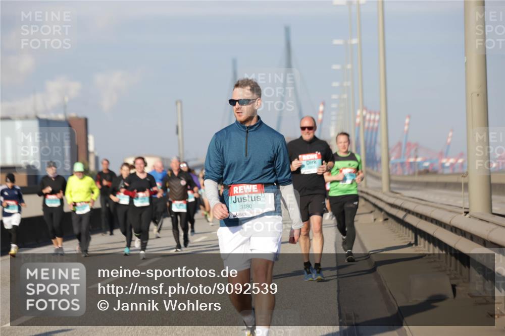 03.10.2025 - Köhlbrandbrückenlauf Jannik Wohlers http://msf.ph/oto/9092539 03.10.2025 10:00:04 Position 3 3180 meine-sportfotos.de