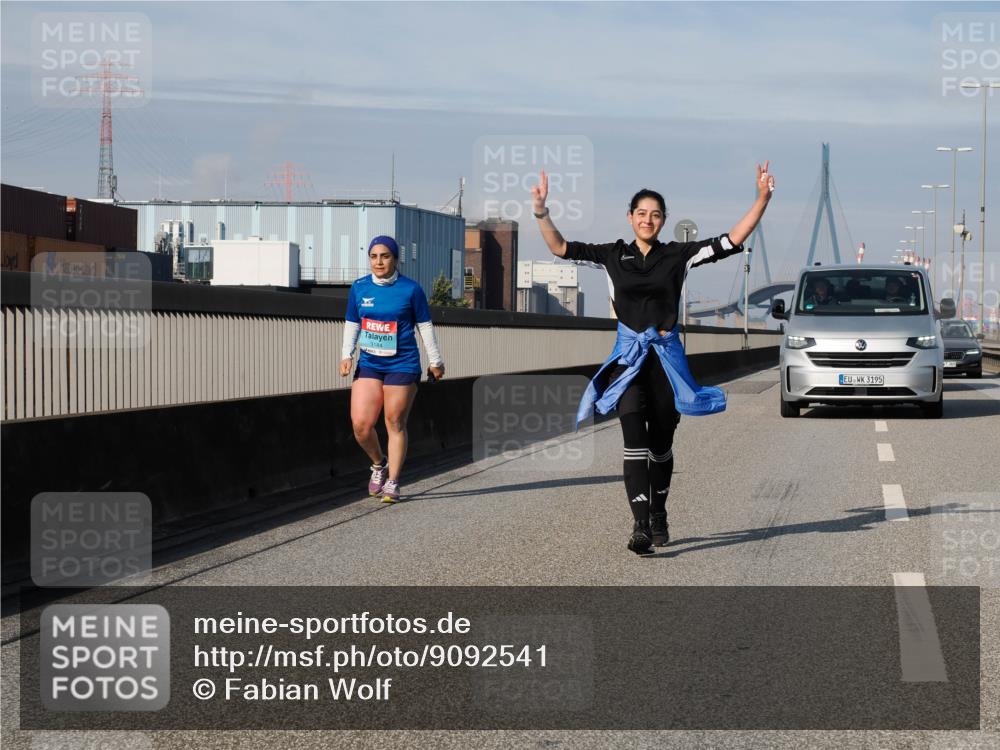 03.10.2025 - Köhlbrandbrückenlauf Fabian Wolf http://msf.ph/oto/9092541 03.10.2025 10:28:19 Position 3 3184, 3195 meine-sportfotos.de