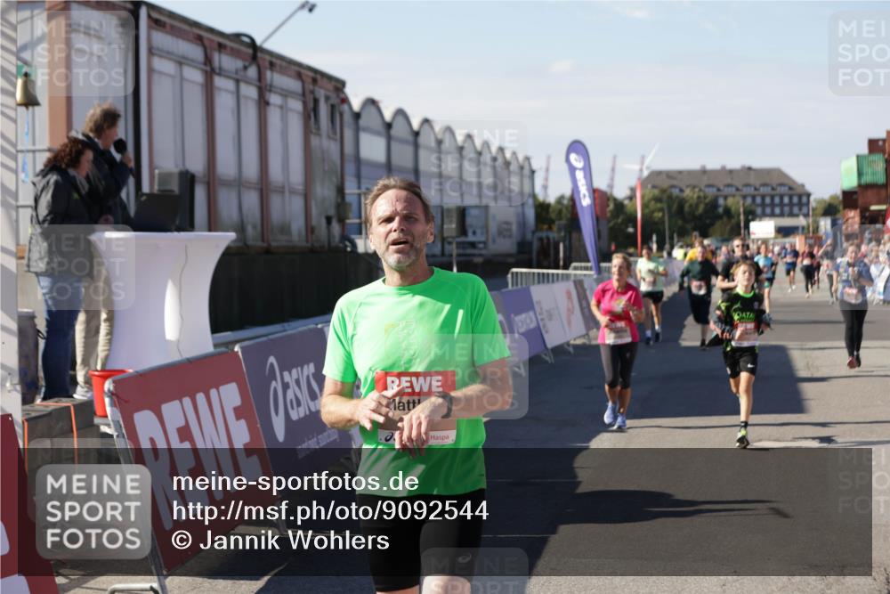 03.10.2025 - Köhlbrandbrückenlauf Jannik Wohlers http://msf.ph/oto/9092544 03.10.2025 13:20:02 Ziel 4433, 4721, 5037, 5175, 5328, 5456, 5481, 5656, 5657, 5658, 5841, 6068, 6414, 6567, 6568, 6589, 6649, 6663 meine-sportfotos.de