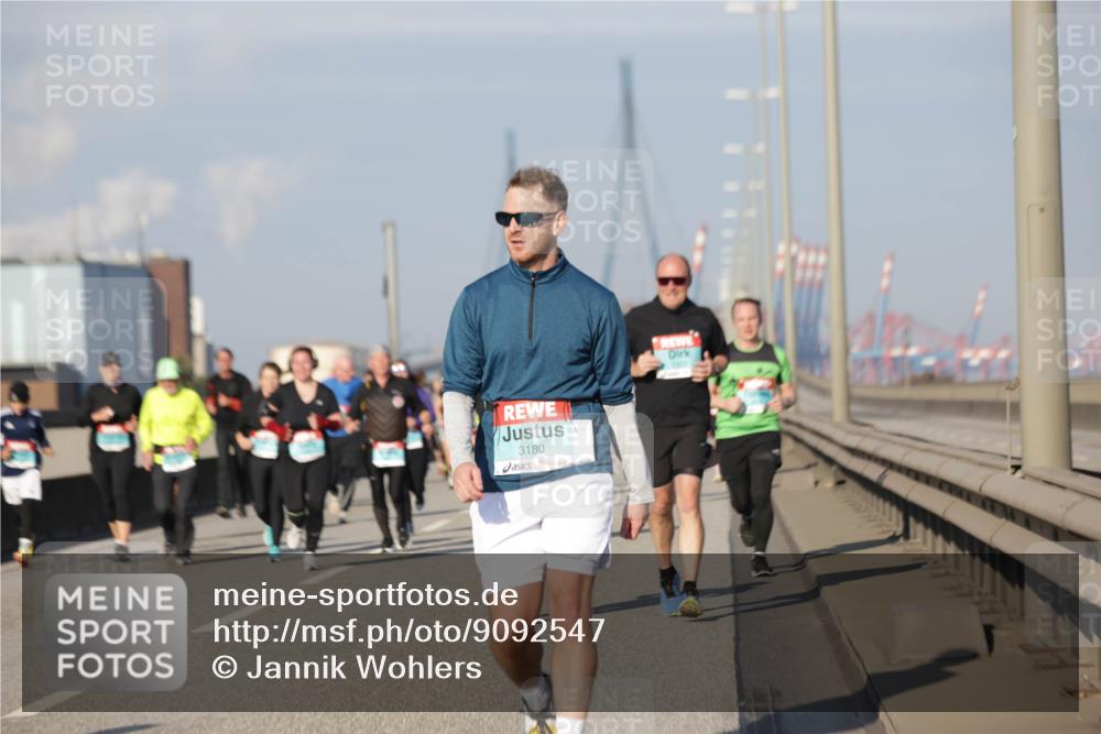 03.10.2025 - Köhlbrandbrückenlauf Jannik Wohlers http://msf.ph/oto/9092547 03.10.2025 10:00:04 Position 3 3180 meine-sportfotos.de