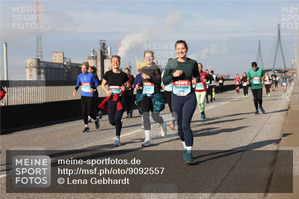 03.10.2025 - Köhlbrandbrückenlauf Lena Gebhardt http://msf.ph/oto/9092557 03.10.2025 10:08:24 Position 2 3739, 2388 meine-sportfotos.de