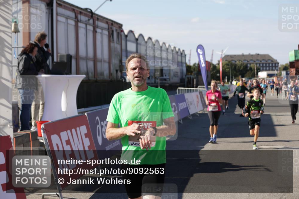 03.10.2025 - Köhlbrandbrückenlauf Jannik Wohlers http://msf.ph/oto/9092563 03.10.2025 13:20:02 Ziel 4433, 4721, 5037, 5175, 5328, 5456, 5481, 5656, 5657, 5658, 5841, 6068, 6414, 6567, 6568, 6589, 6649, 6663 meine-sportfotos.de