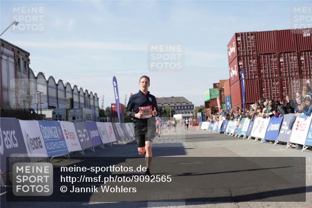 03.10.2025 - Köhlbrandbrückenlauf Jannik Wohlers http://msf.ph/oto/9092565 03.10.2025 12:54:17 Ziel 4598 meine-sportfotos.de