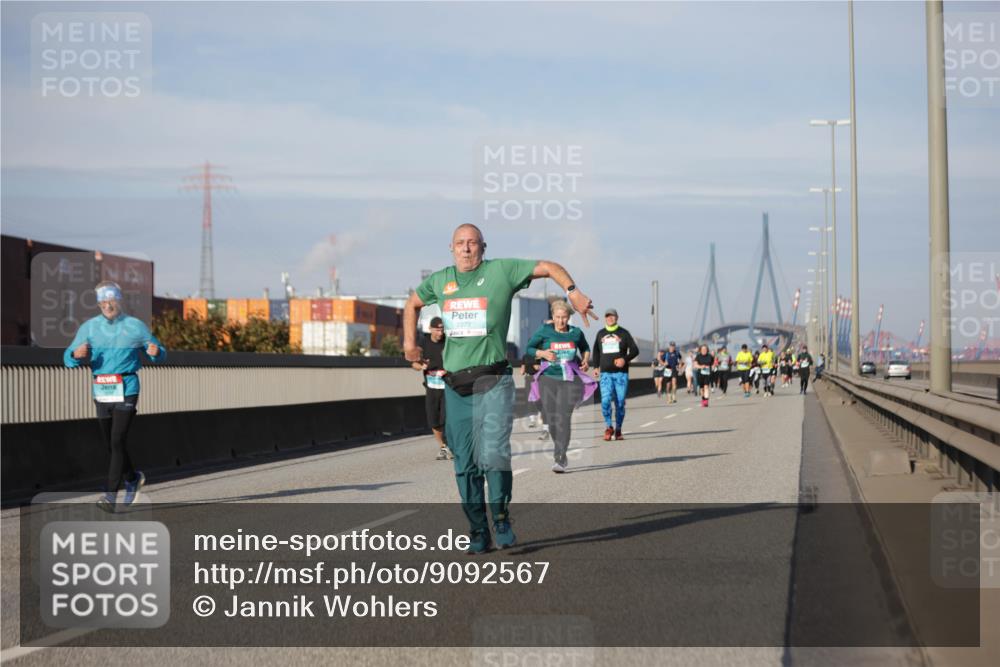 03.10.2025 - Köhlbrandbrückenlauf Jannik Wohlers http://msf.ph/oto/9092567 03.10.2025 10:11:46 Position 3 2272 meine-sportfotos.de