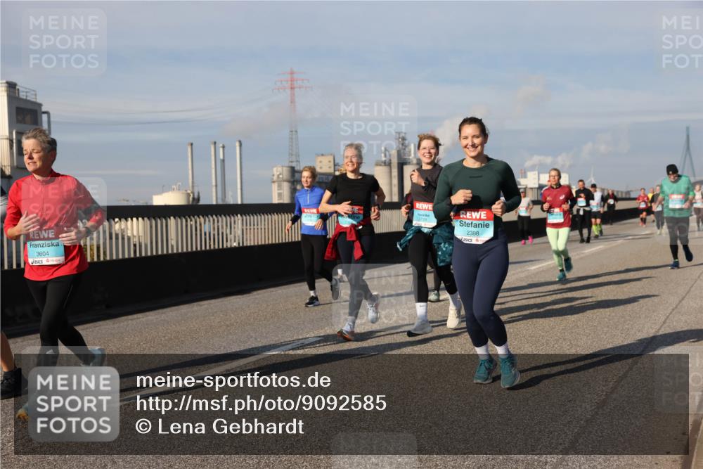 03.10.2025 - Köhlbrandbrückenlauf Lena Gebhardt http://msf.ph/oto/9092585 03.10.2025 10:08:24 Position 2 3604, 2388 meine-sportfotos.de