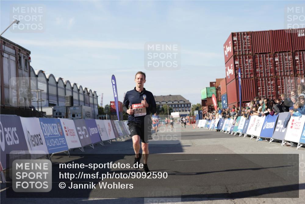 03.10.2025 - Köhlbrandbrückenlauf Jannik Wohlers http://msf.ph/oto/9092590 03.10.2025 12:54:17 Ziel 4598 meine-sportfotos.de