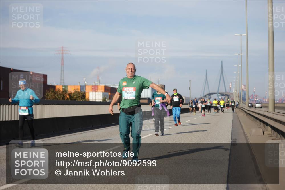03.10.2025 - Köhlbrandbrückenlauf Jannik Wohlers http://msf.ph/oto/9092599 03.10.2025 10:11:46 Position 3 2272 meine-sportfotos.de