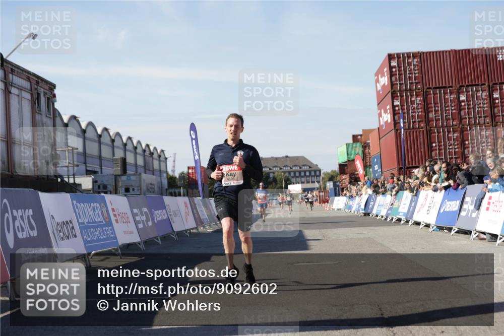 03.10.2025 - Köhlbrandbrückenlauf Jannik Wohlers http://msf.ph/oto/9092602 03.10.2025 12:54:17 Ziel 4598 meine-sportfotos.de