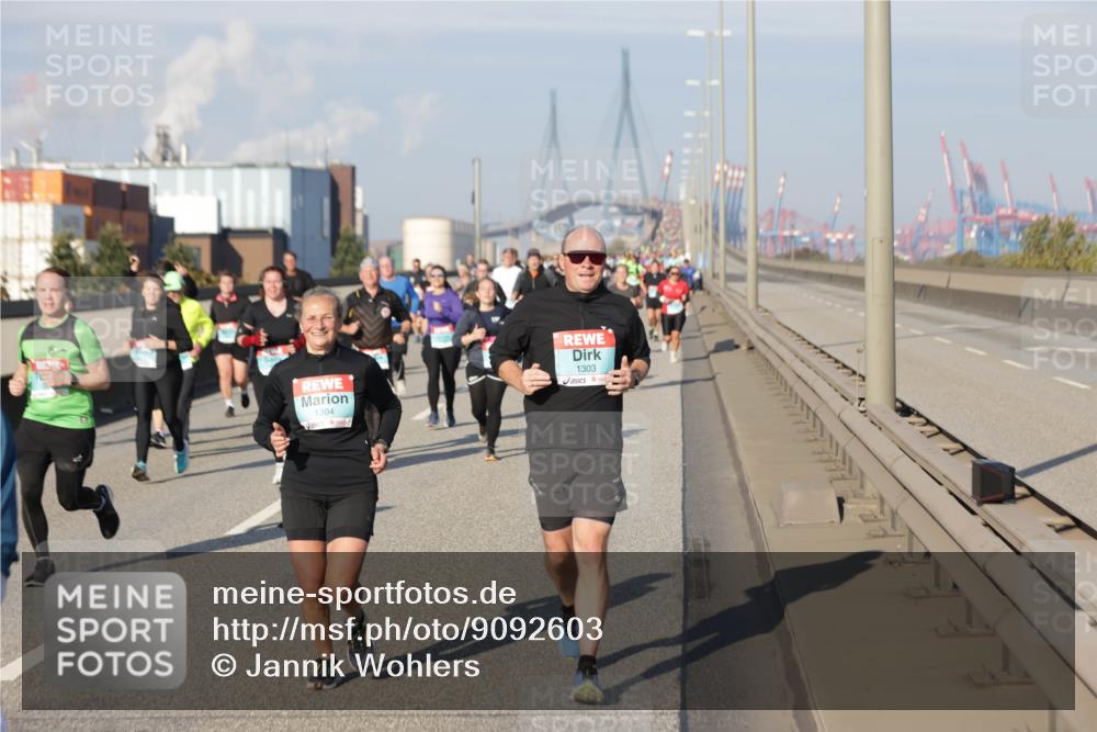 03.10.2025 - Köhlbrandbrückenlauf Jannik Wohlers http://msf.ph/oto/9092603 03.10.2025 10:00:08 Position 3 1304, 1303 meine-sportfotos.de