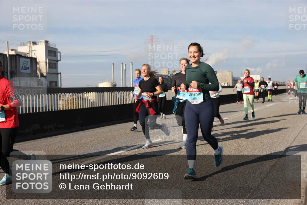 03.10.2025 - Köhlbrandbrückenlauf Lena Gebhardt http://msf.ph/oto/9092609 03.10.2025 10:08:25 Position 2 2388 meine-sportfotos.de