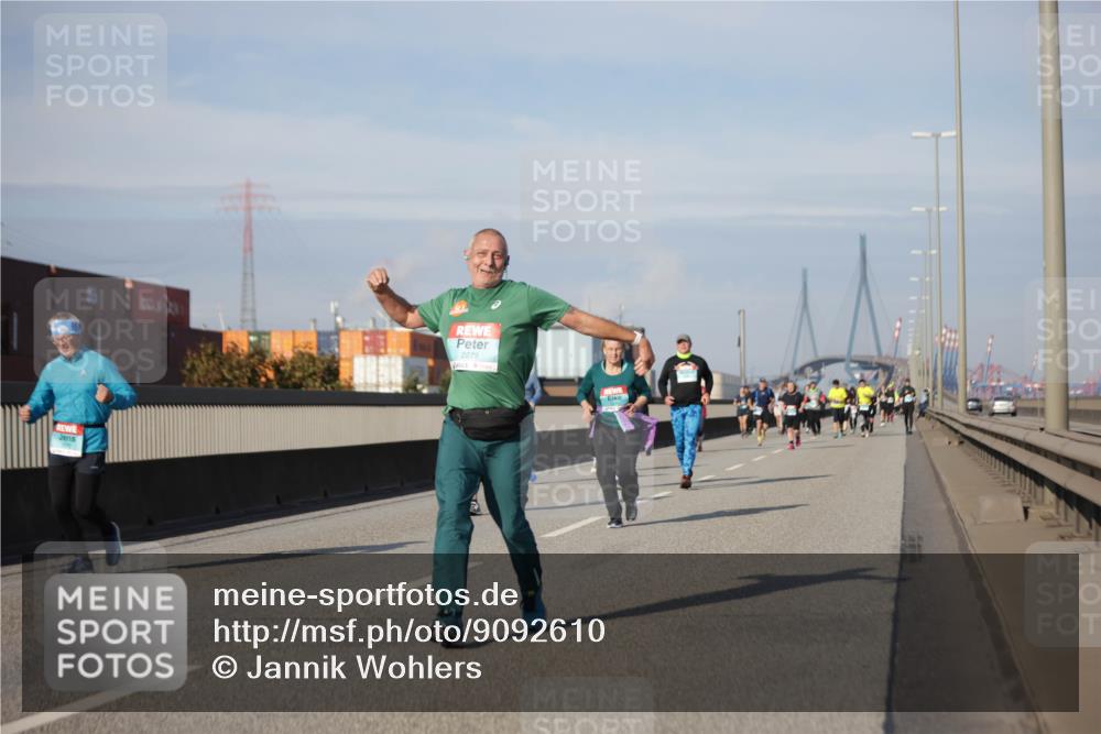 03.10.2025 - Köhlbrandbrückenlauf Jannik Wohlers http://msf.ph/oto/9092610 03.10.2025 10:11:47 Position 3 2272 meine-sportfotos.de