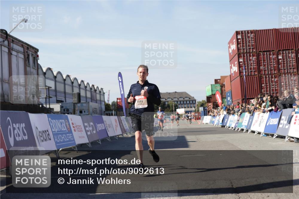 03.10.2025 - Köhlbrandbrückenlauf Jannik Wohlers http://msf.ph/oto/9092613 03.10.2025 12:54:17 Ziel 4598 meine-sportfotos.de