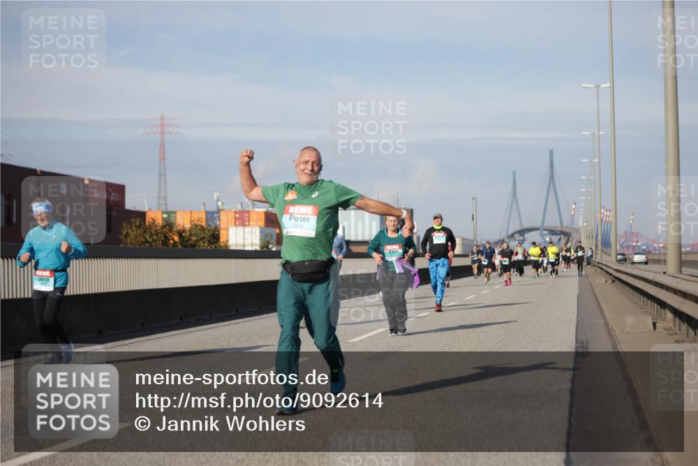 03.10.2025 - Köhlbrandbrückenlauf Jannik Wohlers http://msf.ph/oto/9092614 03.10.2025 10:11:47 Position 3 2272 meine-sportfotos.de