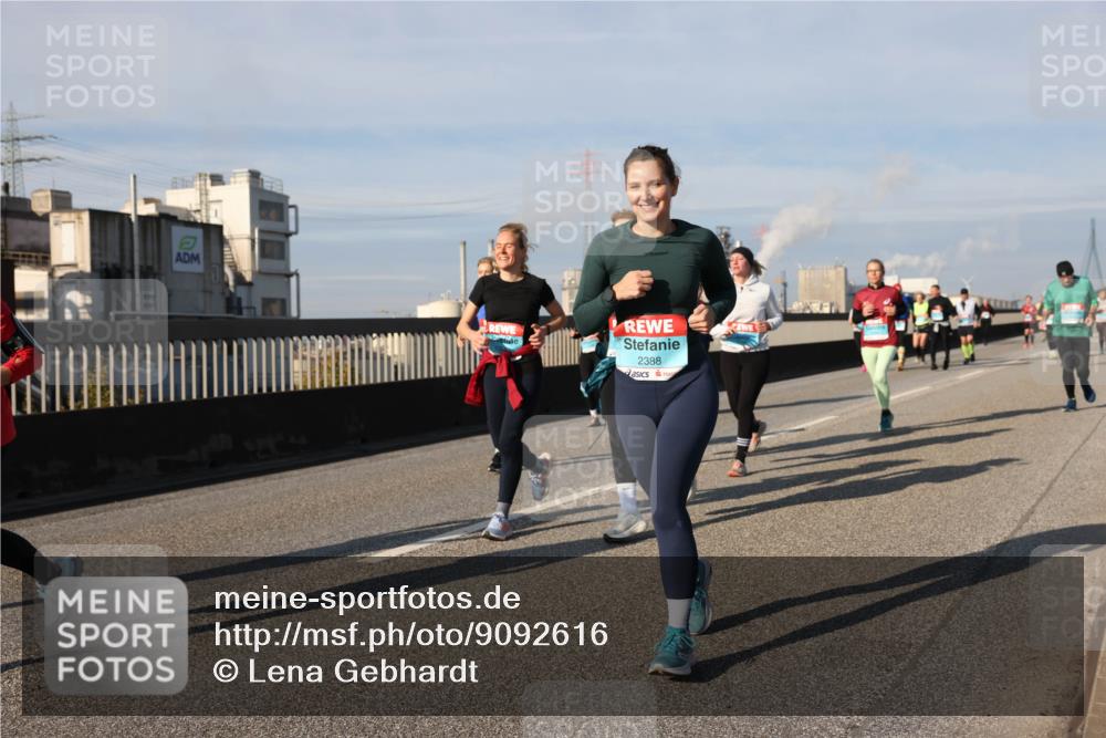 03.10.2025 - Köhlbrandbrückenlauf Lena Gebhardt http://msf.ph/oto/9092616 03.10.2025 10:08:25 Position 2 2388 meine-sportfotos.de