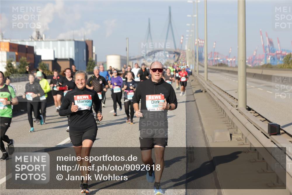 03.10.2025 - Köhlbrandbrückenlauf Jannik Wohlers http://msf.ph/oto/9092618 03.10.2025 10:00:08 Position 3 1304, 1303 meine-sportfotos.de