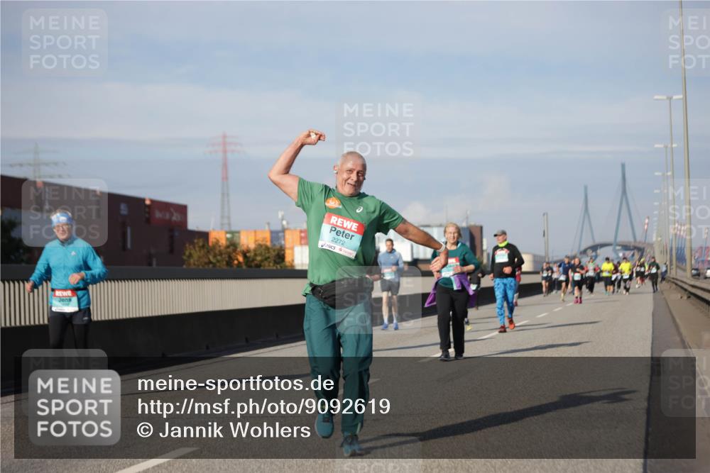 03.10.2025 - Köhlbrandbrückenlauf Jannik Wohlers http://msf.ph/oto/9092619 03.10.2025 10:11:47 Position 3 2272 meine-sportfotos.de