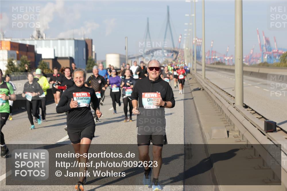 03.10.2025 - Köhlbrandbrückenlauf Jannik Wohlers http://msf.ph/oto/9092623 03.10.2025 10:00:08 Position 3 1304, 1303 meine-sportfotos.de