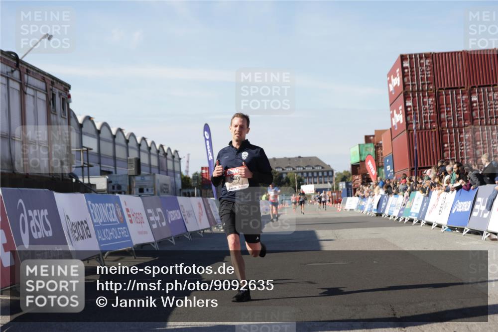03.10.2025 - Köhlbrandbrückenlauf Jannik Wohlers http://msf.ph/oto/9092635 03.10.2025 12:54:17 Ziel 4598 meine-sportfotos.de