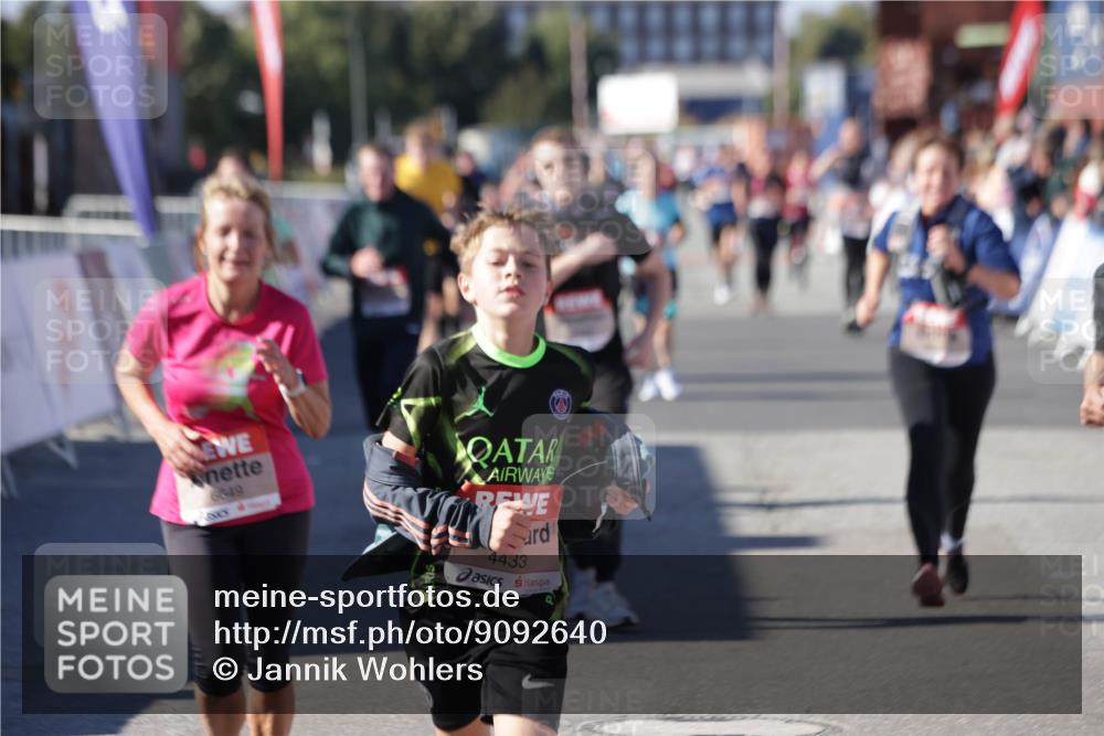 03.10.2025 - Köhlbrandbrückenlauf Jannik Wohlers http://msf.ph/oto/9092640 03.10.2025 13:20:03 Ziel 4433, 4721, 5037, 5175, 5328, 5456, 5481, 5656, 5657, 5658, 5841, 6068, 6414, 6567, 6568, 6589, 6649, 6663 meine-sportfotos.de