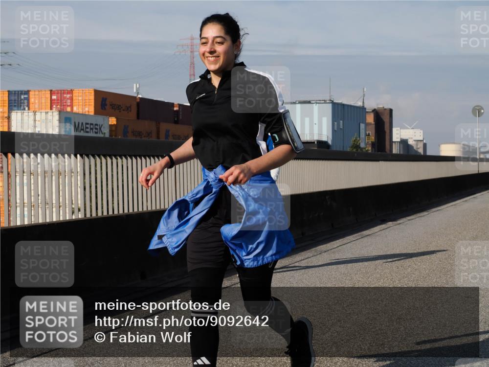 03.10.2025 - Köhlbrandbrückenlauf Fabian Wolf http://msf.ph/oto/9092642 03.10.2025 10:28:21 Position 3  meine-sportfotos.de
