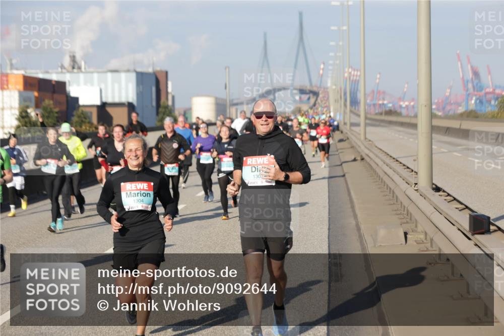 03.10.2025 - Köhlbrandbrückenlauf Jannik Wohlers http://msf.ph/oto/9092644 03.10.2025 10:00:08 Position 3 1304, 1302 meine-sportfotos.de