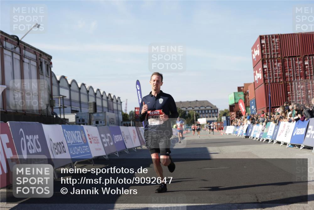 03.10.2025 - Köhlbrandbrückenlauf Jannik Wohlers http://msf.ph/oto/9092647 03.10.2025 12:54:17 Ziel 4598 meine-sportfotos.de