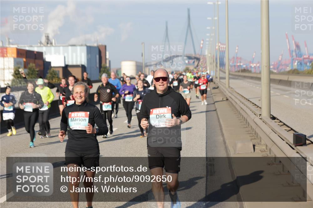 03.10.2025 - Köhlbrandbrückenlauf Jannik Wohlers http://msf.ph/oto/9092650 03.10.2025 10:00:08 Position 3 1304, 1303 meine-sportfotos.de
