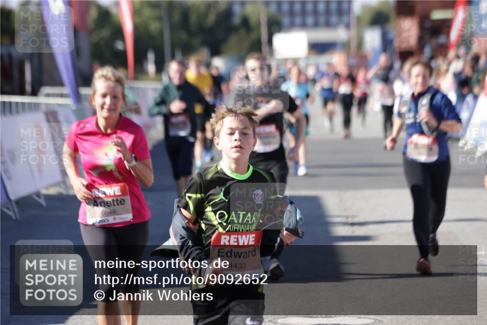 03.10.2025 - Köhlbrandbrückenlauf Jannik Wohlers http://msf.ph/oto/9092652 03.10.2025 13:20:03 Ziel 4433, 4721, 5037, 5175, 5328, 5456, 5481, 5656, 5657, 5658, 5841, 6068, 6414, 6567, 6568, 6589, 6649, 6663 meine-sportfotos.de