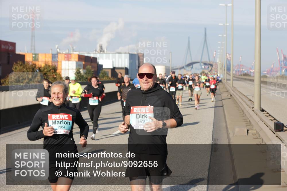 03.10.2025 - Köhlbrandbrückenlauf Jannik Wohlers http://msf.ph/oto/9092656 03.10.2025 10:00:10 Position 3 1304, 1303 meine-sportfotos.de