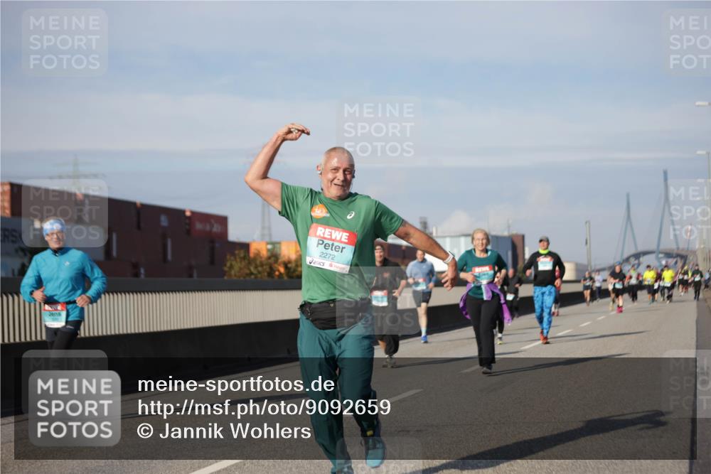 03.10.2025 - Köhlbrandbrückenlauf Jannik Wohlers http://msf.ph/oto/9092659 03.10.2025 10:11:47 Position 3 2272 meine-sportfotos.de