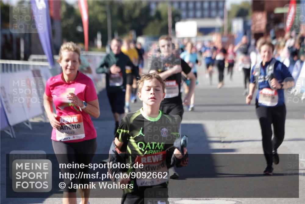 03.10.2025 - Köhlbrandbrückenlauf Jannik Wohlers http://msf.ph/oto/9092662 03.10.2025 13:20:03 Ziel 4433, 4721, 5037, 5175, 5328, 5456, 5481, 5656, 5657, 5658, 5841, 6068, 6414, 6567, 6568, 6589, 6649, 6663 meine-sportfotos.de