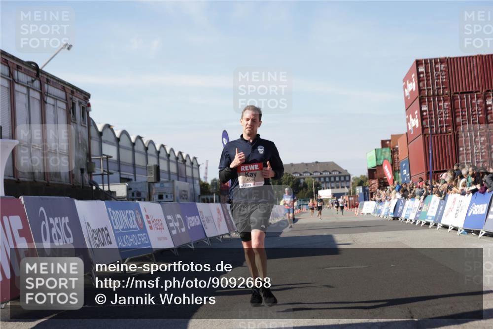 03.10.2025 - Köhlbrandbrückenlauf Jannik Wohlers http://msf.ph/oto/9092668 03.10.2025 12:54:18 Ziel 4598 meine-sportfotos.de