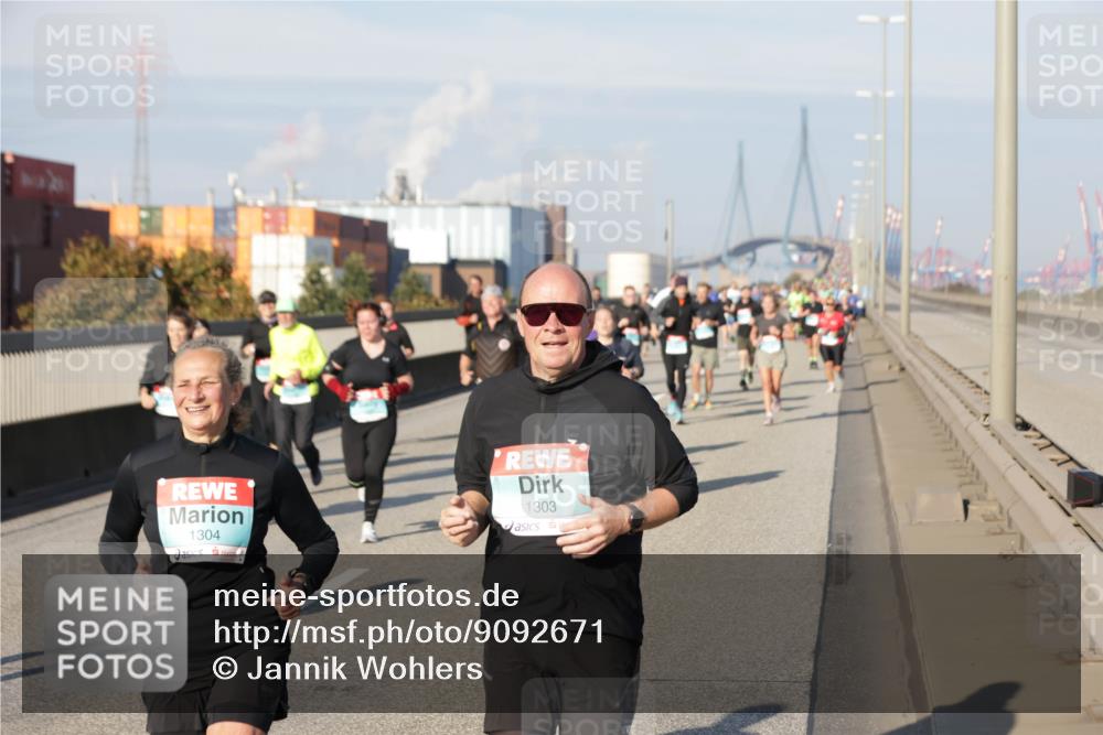 03.10.2025 - Köhlbrandbrückenlauf Jannik Wohlers http://msf.ph/oto/9092671 03.10.2025 10:00:10 Position 3 1304, 1303 meine-sportfotos.de