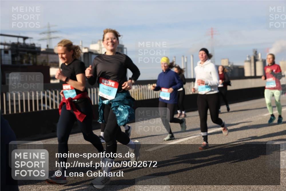 03.10.2025 - Köhlbrandbrückenlauf Lena Gebhardt http://msf.ph/oto/9092672 03.10.2025 10:08:26 Position 2 3739 meine-sportfotos.de