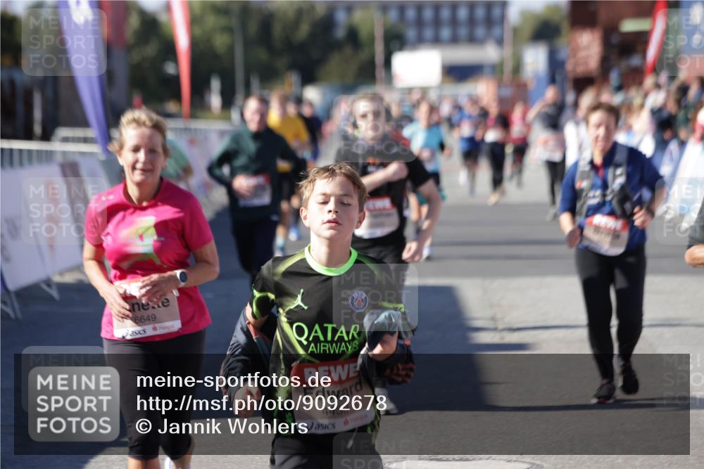 03.10.2025 - Köhlbrandbrückenlauf Jannik Wohlers http://msf.ph/oto/9092678 03.10.2025 13:20:03 Ziel 4433, 4721, 5037, 5175, 5328, 5456, 5481, 5656, 5657, 5658, 5841, 6068, 6414, 6567, 6568, 6589, 6649, 6663 meine-sportfotos.de