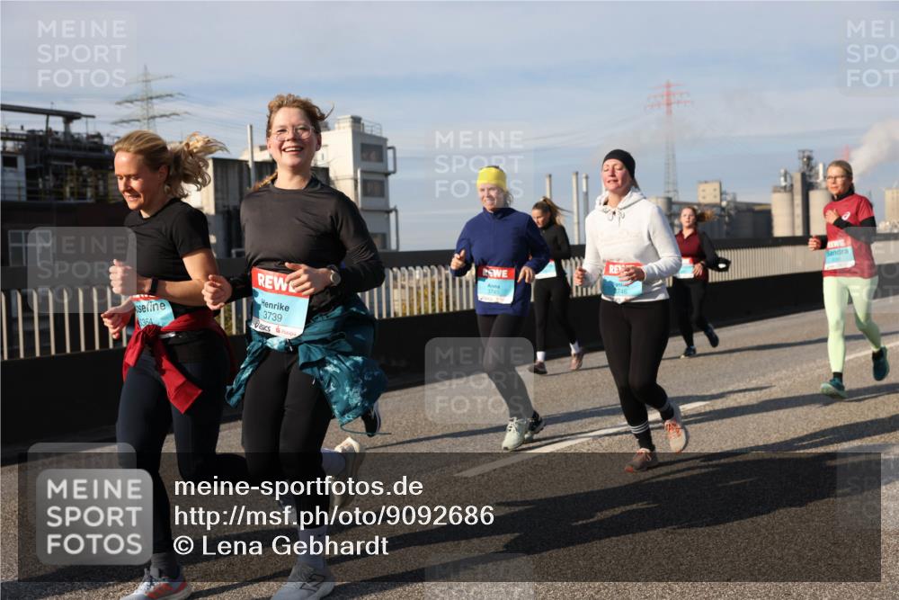 03.10.2025 - Köhlbrandbrückenlauf Lena Gebhardt http://msf.ph/oto/9092686 03.10.2025 10:08:26 Position 2 3364, 3739, 8746 meine-sportfotos.de